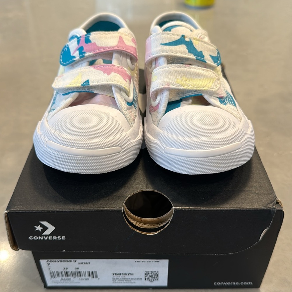 Jack Purcell Converse girls infant size 7 shark print colorful sneakers